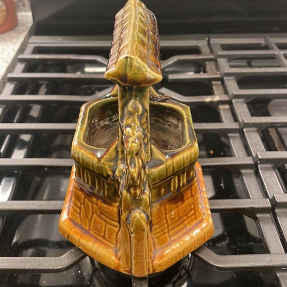 Vintage McCoy Pottery Wishing Well EUC! No cracks chips or damages. - Picture 5 of 6